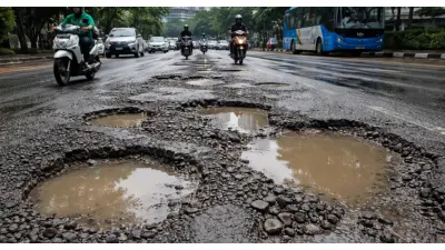 Minimnya Jumlah Petugas jadi Kendala Jalan Berlubang di Jakarta Belum Bisa Teratasi Semua