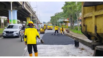 Pasukan Kuning Bina Marga Jaktim Tambal 1.745 Titik Jalan Berlubang, Pemantauan Dilakukan Setiap Hari