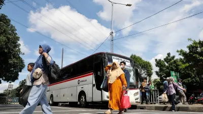 Arus Balik Libur Panjang Imlek 2026, Terminal Kampung Rambutan Dipadati Pendatang Berbagai Daerah!