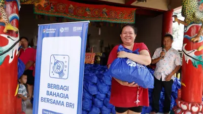 Lewat BRI Peduli, BRI Tebar Kebahagiaan Imlek di Tangerang