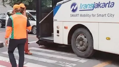 Viral! Insiden Kecelakaan Transjakarta vs Ojol di Jalan Gunung Sahari, Begini Kronologinya... 