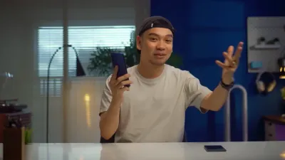 Tech Reviewer, David GadgetIn Bongkar Fitur Mindblowing AI. (Sumber: youtube.com/@GadgetIn)