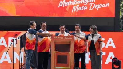 Bank Jakarta meluncurkan Kartu Debit Visa sebagai langkah strategis memperluas transaksi global nasabah.