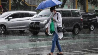 Potensi Banjir Rob Tinggi, Intip Prediksi Cuaca BMKG Hari Ini: 2 Wilayah DKI Jakarta akan Diguyur Hujan! 