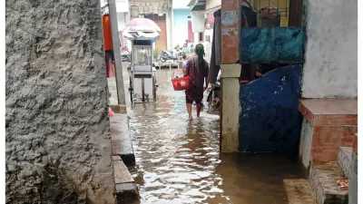 22 RT dan Lima Ruas Jalan di Jakbar dan Jakut Masih Terdampak Genangan, Tinggi Air 10-35 Cm