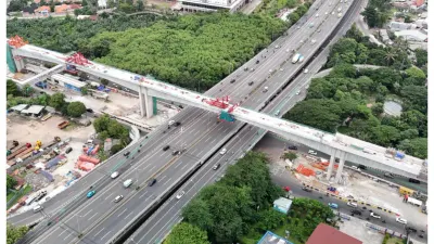 Penampakan Jalur Layang LRT di Atas Tol Wiyoto Wiyono yang Kini Sudah Tersambung 100 Persen