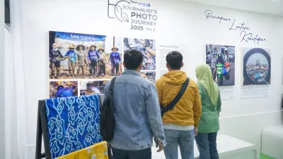 Potret Tangguh di Balik Lensa, Intip Pameran Foto Jurnalis PNM yang Viral di Stasiun MRT
