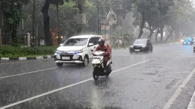 Curah Hujan Tinggi, BPBD DKI Jakarta: 4 RT Terendam Banjir Ketinggian Capai 120 CM 