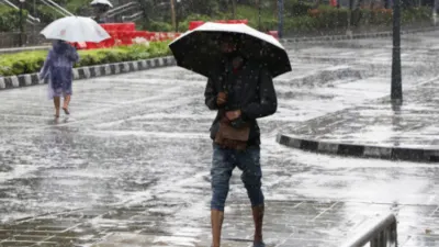 Siapkan payung dan jas hujan karena BMKG prediksi wilayah di DKI Jakarta akan diguyur hujan pada hari ini Kamis, 22 Januari 2026. (Sumber: Beritajakarta.id | Foto: Beritajakarta.id)