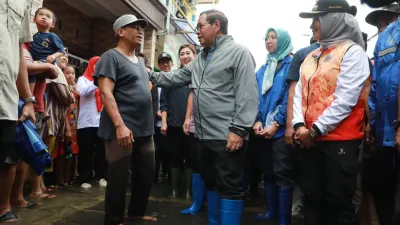 Datangi posko pengungsian di Masjid Jami Baitul Rahma, Jakarta Barat, pada Sabtu, 24 Januari 2026, Gubernur DKI Jakarta Pramono Anung melihat kondisi warga. (Sumber: beritajakart.id | Foto: beritajakarta.id)