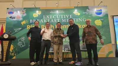 Narasumber dalam pembukaan diskusi Executive Breakfast Meeting dengan judul "Riah Riuh Komunikasi" di Tribrata Hall, Jakarta Selatan, Senin 26 Januari 2026. (Dok IKA UNPAD)