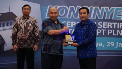 Penyelesaian sertifikasi tanah merupakan bagian penting dalam memastikan kelancaran pembangunan jaringan listrik dan fasilitas penunjangnya guna mendukung pasokan energi listrik yang stabil dan andal. (Sumber: Ist)