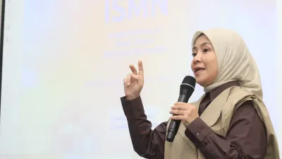 Vice President Regional Office Head Jawa Barat BTN, Asvianti Handaru W, memaparkan dominasi BTN Jabar sebagai penyumbang aset nasional terbesar di luar Jakarta. (Foto: Irfan Al-Faritsi/Ayobandung.com)