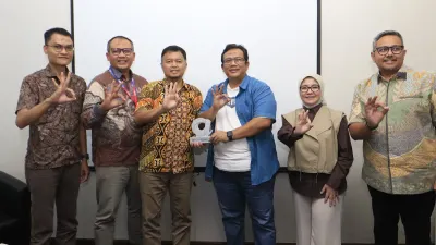 Jajaran direksi Ayo Media Network menerima kunjungan kerja manajemen Bank BTN dalam agenda media visit untuk mempererat industri perbankan dan media massa. (Foto: Irfan Al-Faritsi/Ayobandung.com)
