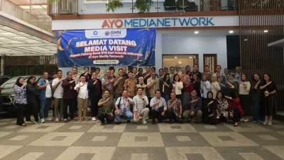 Jajaran manajemen Bank BTN dari kantor pusat, kantor wilayah, dan kantor cabang melakukan kunjungan ke kantor Ayo Media Network di Bandung sebagai bagian dari penguatan sinergi antar industri. (Foto: Irfan Al-Faritsi/Ayobandung.com)