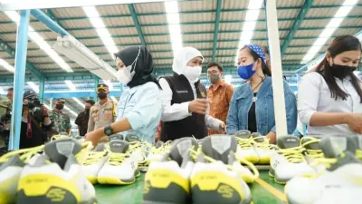 Pabrik sepatu PT Dwi Prima Sentosa (DPS), Salah Stau Industri Manufaktur di Kabupaten Madiun, Jawa Timur. (Sumber: madiunkab.go.id)