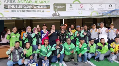 Kepala Dinas Perhubungan (Kadishub) DKI Jakarta, Budi Awaluddin, resmi meresmikan pangkalan khusus bagi pengemudi ojek online (ojol) di Terminal Terpadu Pulo Gebang, Cakung, Jakarta Timur. (Sumber: beritajakarta.id | Foto: beritajakarta.id)