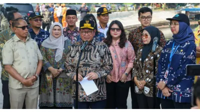 Gubernur DKI Jakarta Pramono Anung saat meninjau Pembangunan Sarpras Kali Grogol Segmen Kemanggisan (Sumber: beritajakarta.id)