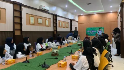 Pindang Cukanggenteng Naik Kelas! Ibu-Ibu Nasabah PNM Mekaar Disuntik Modal dan Ilmu Kemasan Kreatif!