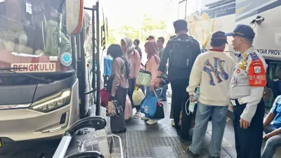 Peningkatan aktivitas di Terminal Terpadu Pulo Gebang, Cakung, Jakarta Timur. (Sumber: beritajakarta.id | Foto: beritajakarta.id)