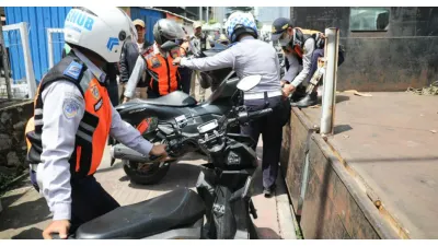 Penertiban Parkir Liar oleh Dinas Perhubungan (Dishub) DKI Jakarta (Sumber: beritajakarta.id)