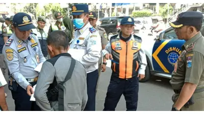 Dinas Perhubungan DKI Jakarta untuk mengatur keberadaan pengatur lalu lintas liar atau 'Pak Ogah' (Sumber: beritajakarta.id)