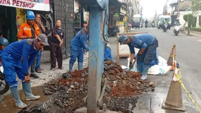 Suku Dinas Sumber Daya Air (SDA) Jakarta Barat berencana melakukan evaluasi uji kelayakan saluran di sepanjang Jalan Assirot. (Sumber: beritajakarta.id | Foto: beritajakarta.id)
