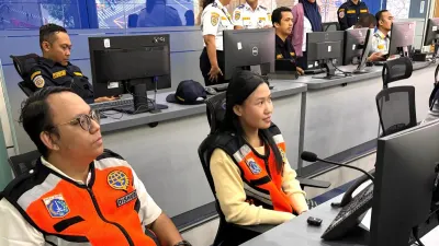 Dishub DKI luncurkan program CCTV Jakarta Takeover gandeng komika Yudhabramasta, tegur hingga edukasi pelanggar lalu lintas. (Sumber: beritajakarta.id | Foto: beritajakarta.id)