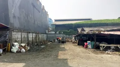 Setelah melalui proses pembersihan intensif selama kurang lebih tiga hari, sebanyak 45 ton sampah yang sempat menggunung kini telah tuntas diangkut. (Sumber: beritajakarta.id | Foto: beritajakarta.id)