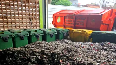 TPS 3R Kelurahan Menteng Atas, Kecamatan Setiabudi, Jakarta Selatan, mampu mengolah 32 ton sampah setiap harinya menjadi bahan bakar alternatif. (Sumber: Beritajakarta.id | Foto: Beritajakarta.id)