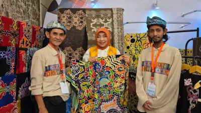 Batik Kalimantan Utara  karya Kelompok Usaha Bersama Disabilitas Batik (Kubedistik). Batik yang mengusung konsep "Batik Pekerjaan karena Hati" ini merupakan binaan PT Pertamina EP (PEP) Tarakan Field (Foto: Dok Pertamina EP)