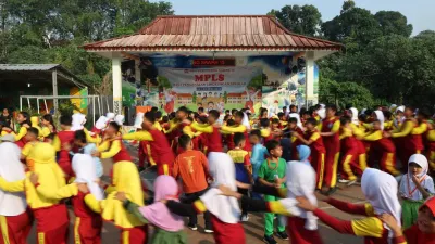 MPLS di SDN Srengseng Sawah 15, Jagakarsa, Jakarta Selatan, usai hoax teror bom pada Selasa (14/7). (Sumber: beritajakarta.id | Foto: beritajakarta.id)