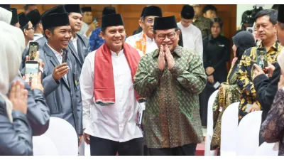 Gubernur DKI Jakarta, Pramono Anung melepas 65 wisudawan Pendidikan Kader Mubalig (PKM) Angkatan XXXII Tahun 2025 (Sumber: beritajakarta.id)