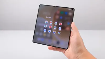 Spesifikasi HP Motorola Razr Fold. (Sumber: youtube.com/@JagatReview)