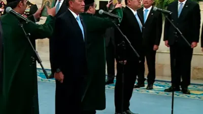 Presiden RI Prabowo Subianto resmi melantik Marsekal TNI (Purn) Donny Ermawan Taufanto sebagai Gubernur Universitas Republik Indonesia (URI) pada Rabu, 22 Juni 2026. (Sumber: YouTube Setneg RI | Foto: YouTube Setneg RI)