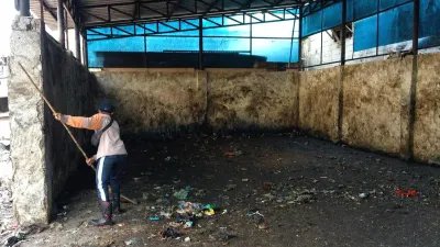 Tumpukan sampah di TPS Rusun Waduk Pluit, Jalan Muara Baru, Kelurahan Penjaringan, Kecamatan Penjaringan, Jakarta Utara bersih tuntas usai jadi sorotan. (Sumber: beritajakarta.id | Foto: beritajakarta.id)