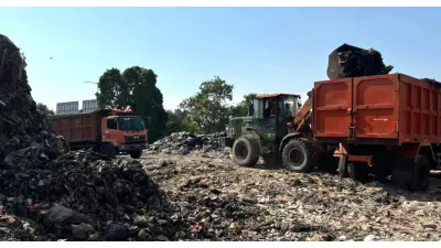 Tumpukan Sampah di Hutan Kota Penjaringan (Sumber: beritajakarta.id)