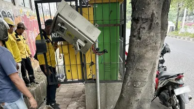 Tertangkap Basah! Pasukan Kuning Sudin Jakarta Timur Berhasil Gagalkan Aksi Pencurian Komponen Panel Listrik PJU