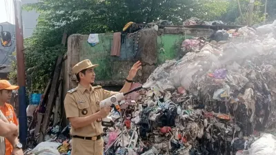 Kelurahan Duri Utara, Tambora, Jakarta Barat, menguji coba pemanfaatan cairan eco lindi. (Sumber: beritajakarta.id | Foto: beritajakarta.id)