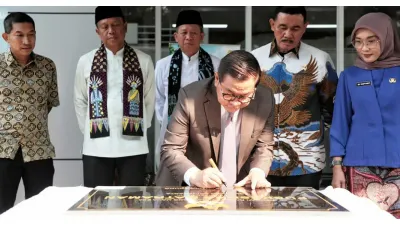 Gubernur DKI Jakarta Pramono Anung meresmikan gedung baru Puskesmas Matraman di Jakarta Timur, Jumat (5/6) (Sumber: beritajakarta.id)