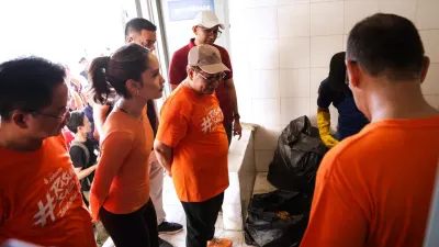 Gubernur DKI Jakarta Pramono Anung bersama Cinta Laura sebagai BA Gerakan Pilah Sampah di CFD Rasuna Said, Minggu, 7 Juni 2026. (Sumber: Beritajakarta.id | Foto: Beritajakarta.id)