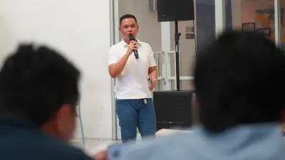 Co-founder infogresik Muhammad Irwan dalam ISMN Meet Up Surabaya 2026 di Kogu Space Surabaya, Kamis, 4 Juni 2026.