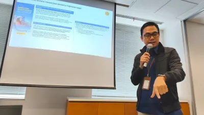 Baginda Saumar, Head of Sharia Product Management Maybank Indonesia Memberikan Penjelasan dalam Sesi Pelatihan Maybank Journalist Fellowship, Rabu, 10 Juni 2026. (Sumber: AYOJAKARTA.COM | Foto: Katarina Erlita)
