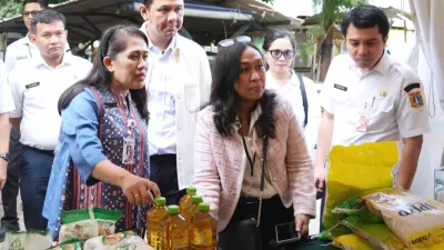 Kepala Dinas PPKUKM melaporkan harga minyak goreng curah di 38 pasar besar di Jakarta mengalami kenaikan harga rata-rata mencapai tiga persen. (Sumber: beritajakarta.id | Foto: beritajakarta.id)
