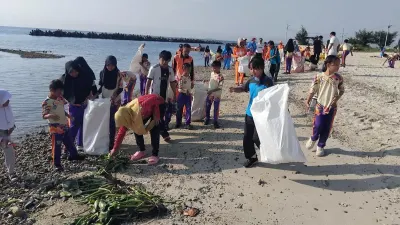 Suku Dinas Lingkungan Hidup (LH) Kepulauan Seribu menggagas kehadiran Bang Libra dan Mpo Lisa sebagai ikon edukasi lingkungan untuk memperkuat gerakan "Pulauku Nol Sampah". (Sumber: beritajakarta.id | Foto: beritajakarta.id)