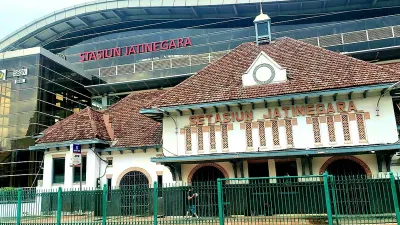 PT Kereta Api Indonesia (KAI) Daerah Operasi (Daop) 1 Jakarta memberlakukan kebijakan pemberhentian tambahan di Stasiun Jatinegara. (Sumber: wikipedia | Foto: wikipedia)