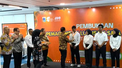Sudin Nakertransgi meluncurkan Program Pemagangan Dalam Negeri Lulusan SMA Sederajat Tahun Anggaran 2026 Batch II di Bank Jakarta Learning Center, Kebayoran Baru, Jakarta Selatan, Senin (15/6). (Sumber: Beritajakarta.id | Foto: Beritajakarta.id)