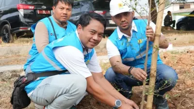 Penanaman 1.200 bibit pohon produktif dilakukan sebagai bagian dari upaya menjaga kelestarian lingkungan dan memperkuat aksi mitigasi perubahan iklim. (Sumber: Ist)
