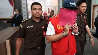 Kejati Sumsel menahan mantan pimpinan Bank Sumsel Babel Cabang Martapura terkait dugaan korupsi penyaluran Kredit Usaha Rakyat periode 2020-2023.