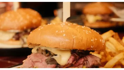 Burger kolaborasi antara BRACI dan Lawless Burgerbar (Sumber: Dok Istimewa)
